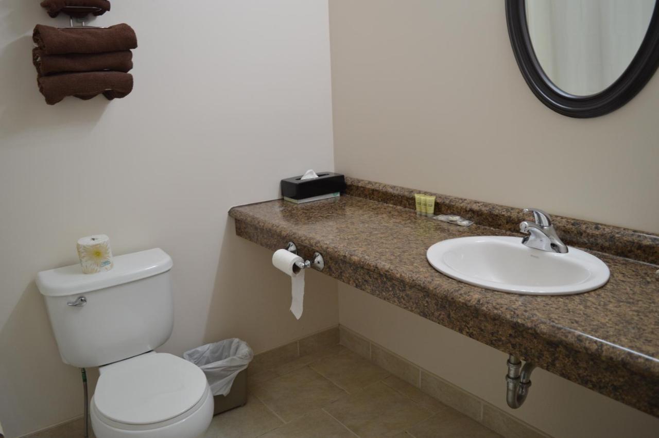 Iroquois Falls Auberge Macdonald Guest Inn מראה חיצוני תמונה