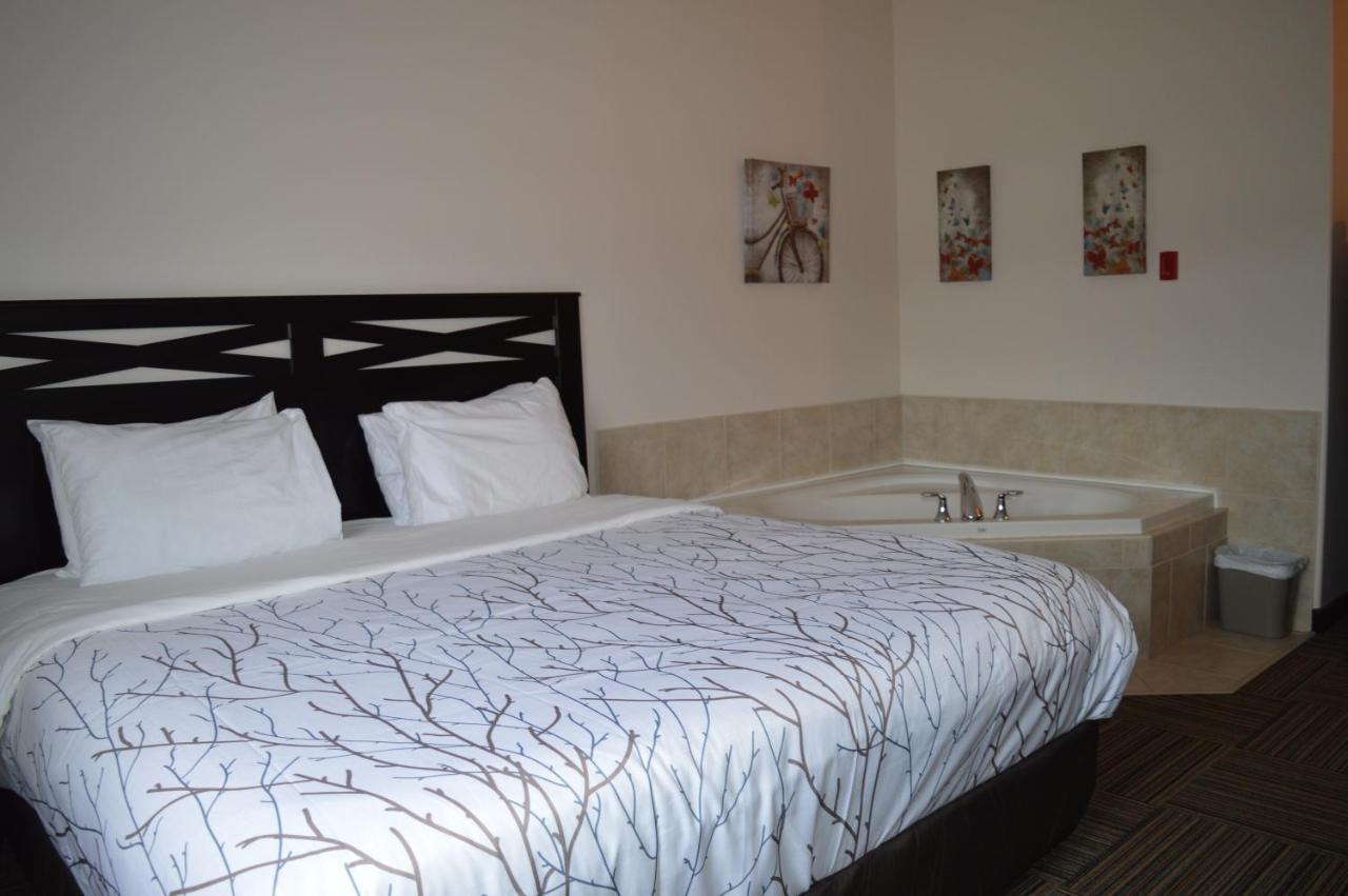 Iroquois Falls Auberge Macdonald Guest Inn מראה חיצוני תמונה