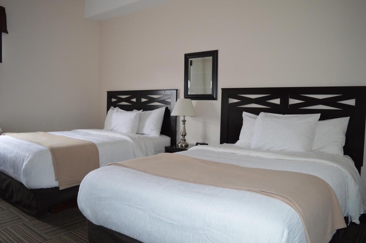 Iroquois Falls Auberge Macdonald Guest Inn מראה חיצוני תמונה
