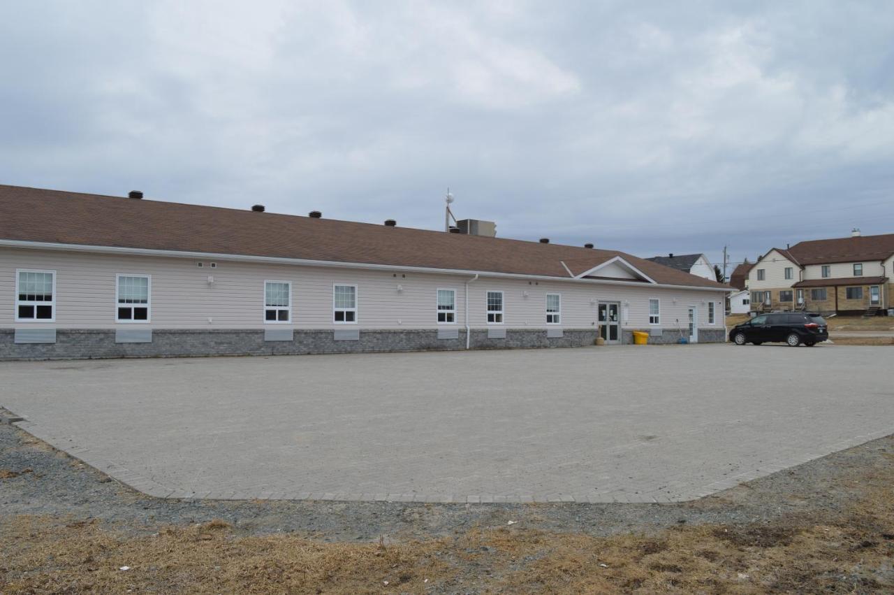 Iroquois Falls Auberge Macdonald Guest Inn מראה חיצוני תמונה
