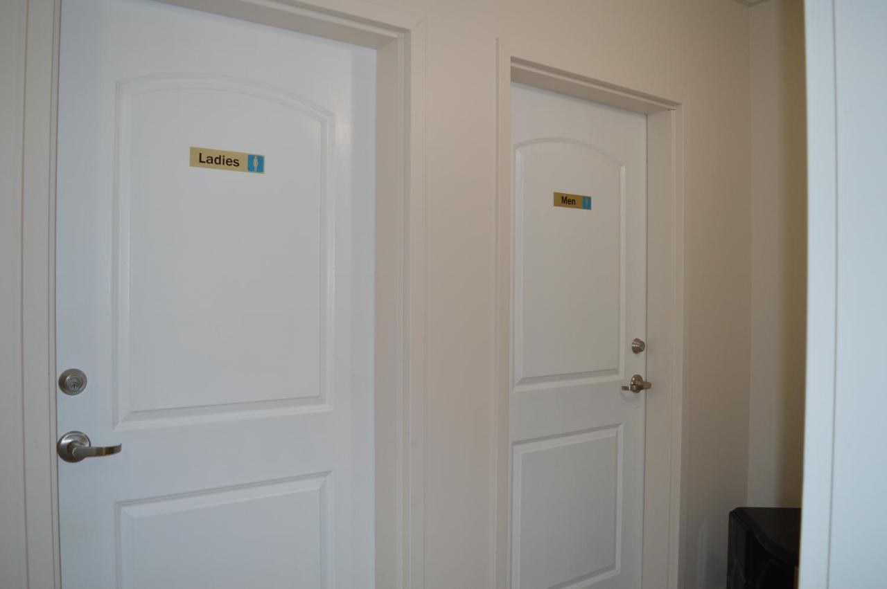 Iroquois Falls Auberge Macdonald Guest Inn מראה חיצוני תמונה